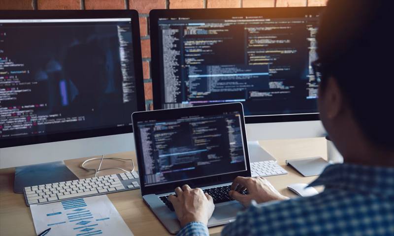 数据科学选型:R与Python如何赋能禹城市网站建设?